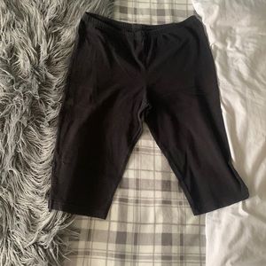 Black capris pants
